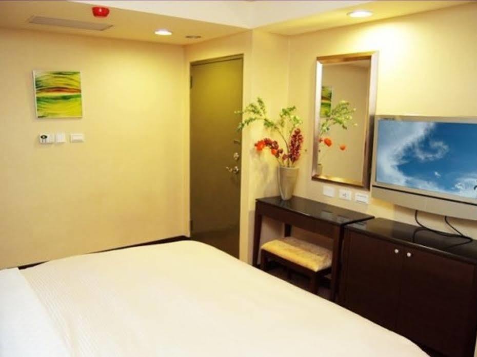 Lio Hotel - Taipei Main Station Bagian luar foto